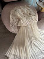 Ensemble Vest dentelle avec jupe plisse